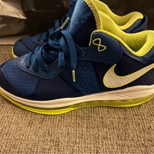 LeBron 8 Sprite color way. Size 9 mens. Great condition